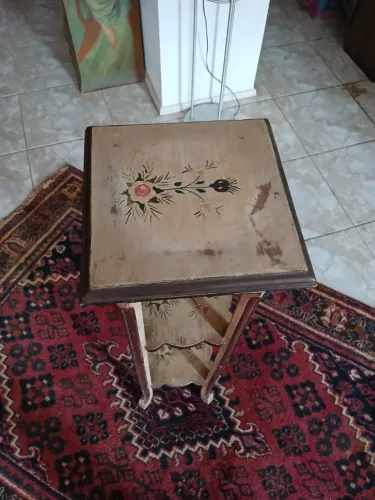 Coluna de decoração em madeira