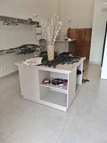 Móveis para loja de roupas 