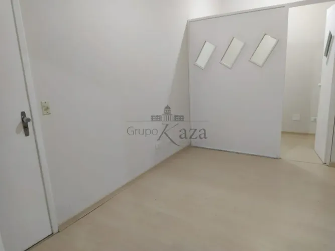 Oportunidade - Sala Comercial - Vila Adyanna - Comercial Med Center - 45m².