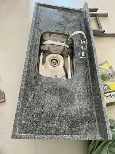 Pia em granito para cozinha