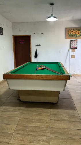 Mesa de sinuca usada