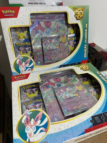 Pokémon 30 anos box COLEÇÃO SYLVEON EX copag original lacrado envio imediato