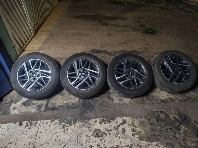 Jogo de RODAS CRETA PNEUS 215 60 Aro 17 só $3.200
