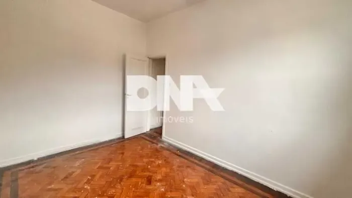 Apartamento : / Residencial / Glória