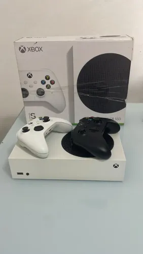 Xbox One série S 512 Gigas + 2 Controles
