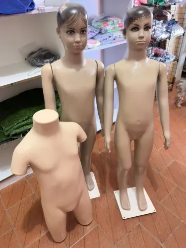 Manequim infantil 3 pelo preço de 1