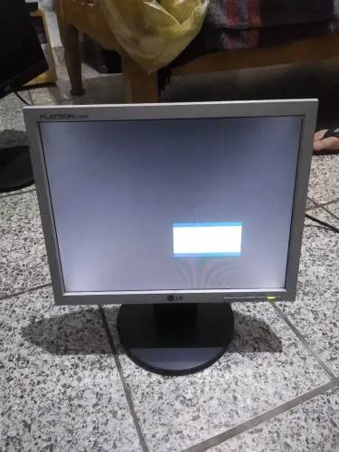 Monitor LG 15 polegadas funcionando 