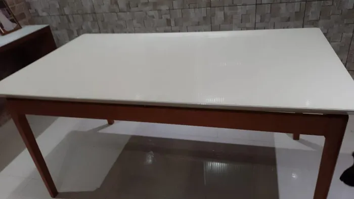 Mesa de jantar 6 lugares com tampo de vidro off-white