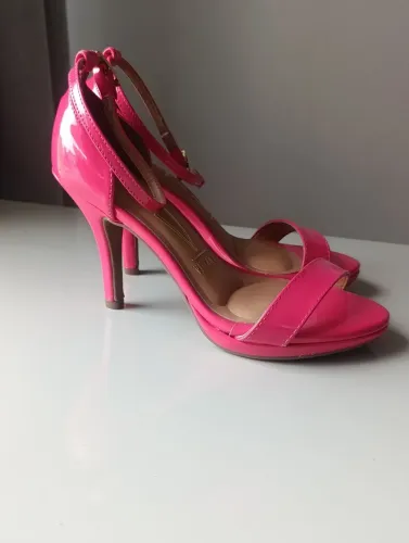 Sandália de salto Vizzano 36 nunca usado novo