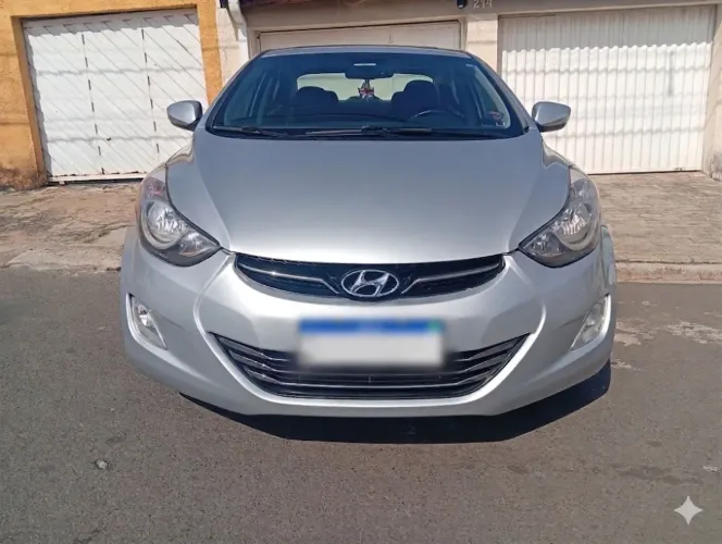 Hyundai Elantra GLS 1.8 16V Aut. 2013