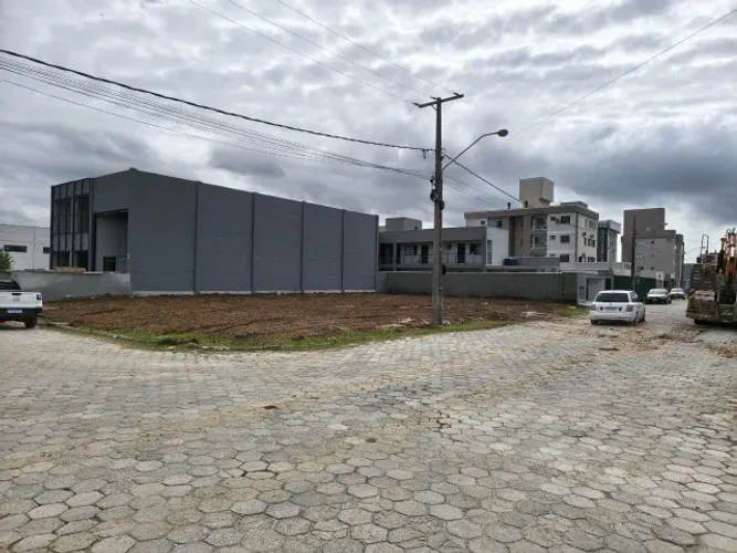 Terreno Comercial em Tijucas, Loteamento Costa Esmeralda, Esquina com 594m2
