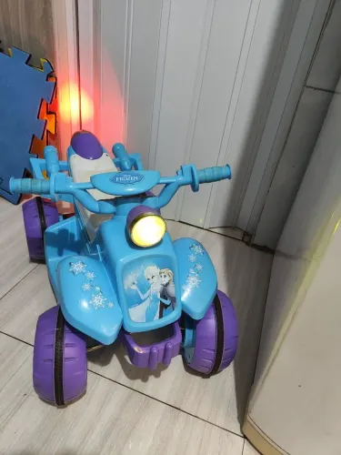 Carrinho elétrico semi novo