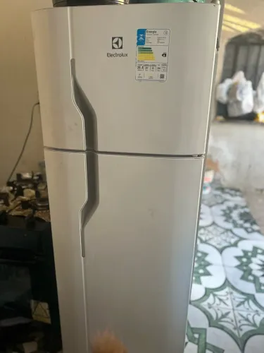 Geladeira Electrolux Frost Free 260L - Classe A - Muito Conservada