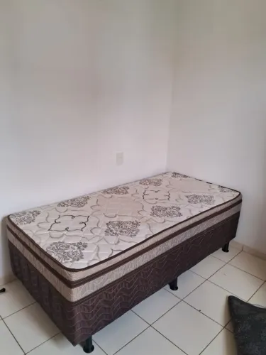Cama box de solteiro seminova