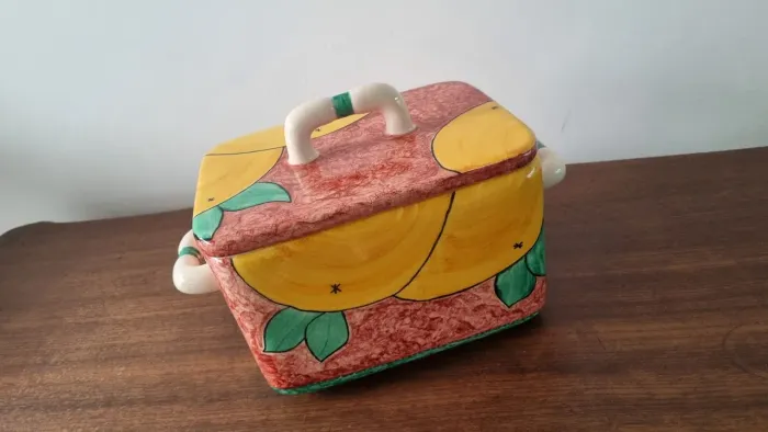 Antigo Pote em Porcelana Pintado a Mão 22x17x14 cm