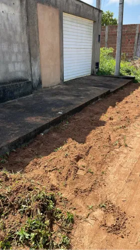 De frente 8 m por 26 de fundo