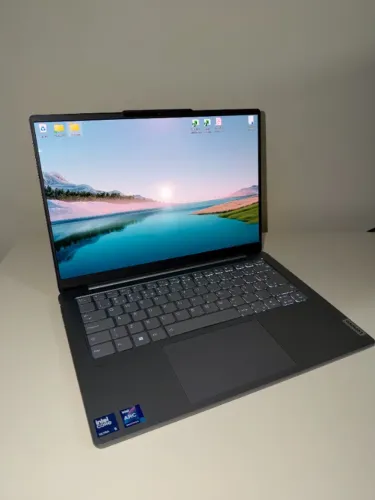 Notebook Lenovo Yoga Slim 7i Core Ultra 5 125H 16GB 512GB SSD Tela OLED 14"