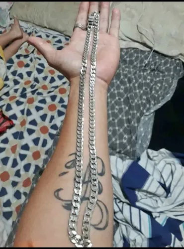 Corda de prata com atacador caixão