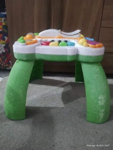 Mesa de atividades infantil