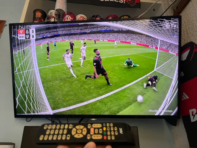 Lote 3 TVs: AOC 40" OK + LG 50" (Liga/Desliga) + Samsung Smart 40" (Para Peças)