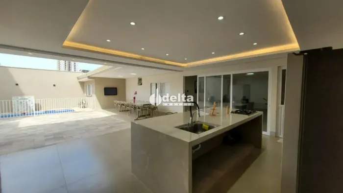 Casa residencial com 4 suítes disponível para venda no bairro Santa Mônica em Uberlândia-M