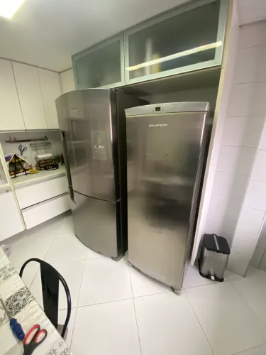 Envelopamento de Geladeira em Preto Fosco