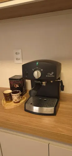 Cafeteira Expresso Electrolux Chef Crema com vaporizador 