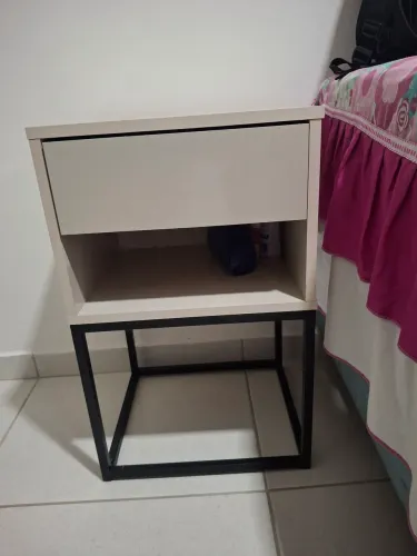Mesa de cabeceira Sofia