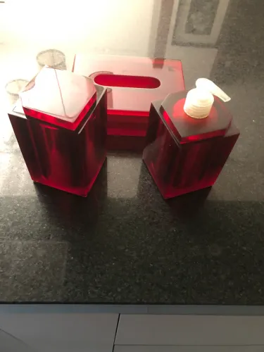 Kit para banheiro ou lavabo de 3 peças em acrílico maciço vermelho