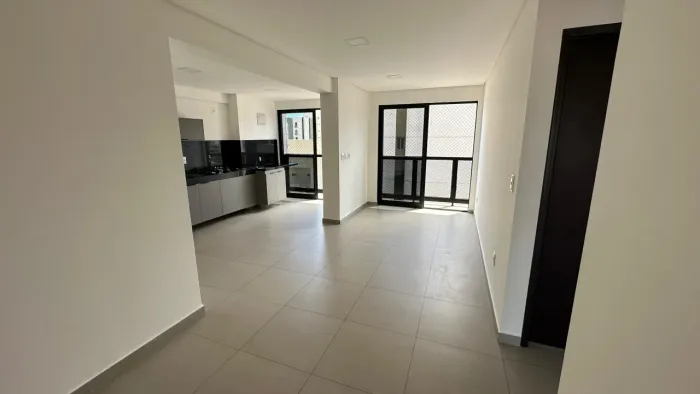 Tambaú. Excelente localização. Apartamento com 2 quartos sendo 1 suíte. andar alto.