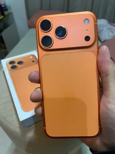 iPhone 17 pro Max orange