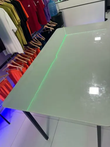 MESA DE VIDRO TEMPERADO ,NOVA.