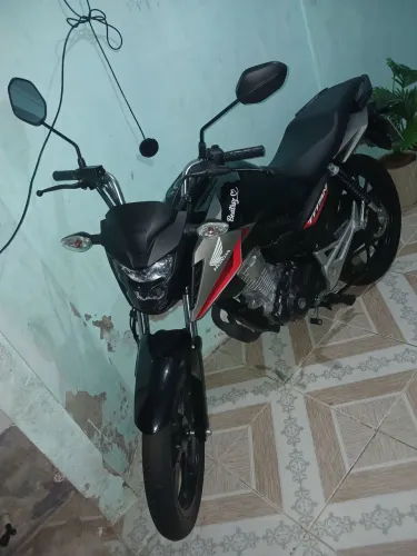 Vende-se moto Cg titan 160 , modelo 2026