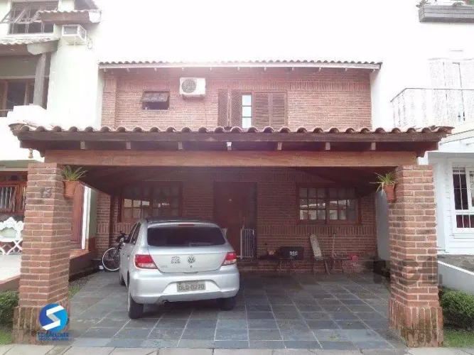 Casa em Condomínio em Cavalhada