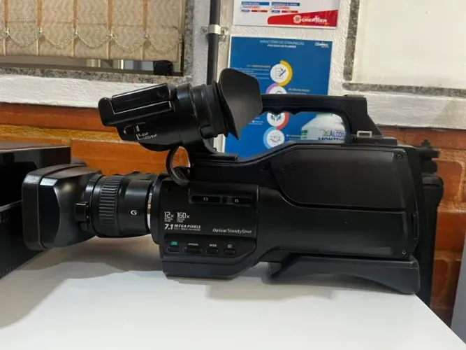 Filmadora Sony HXR-MC2000