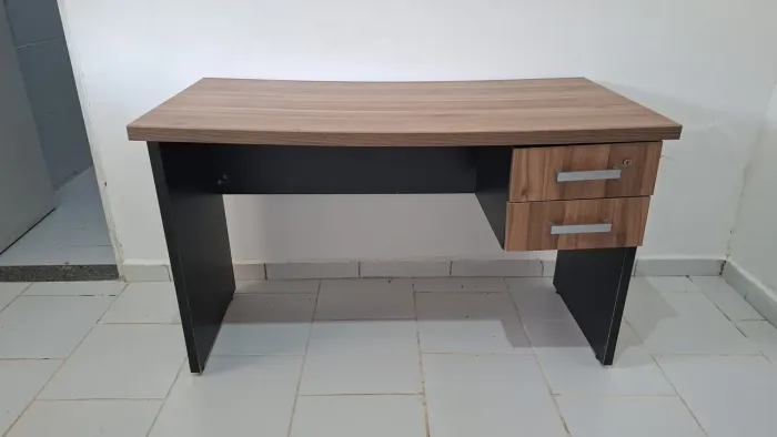 Mesa de escritório, escrivaninha