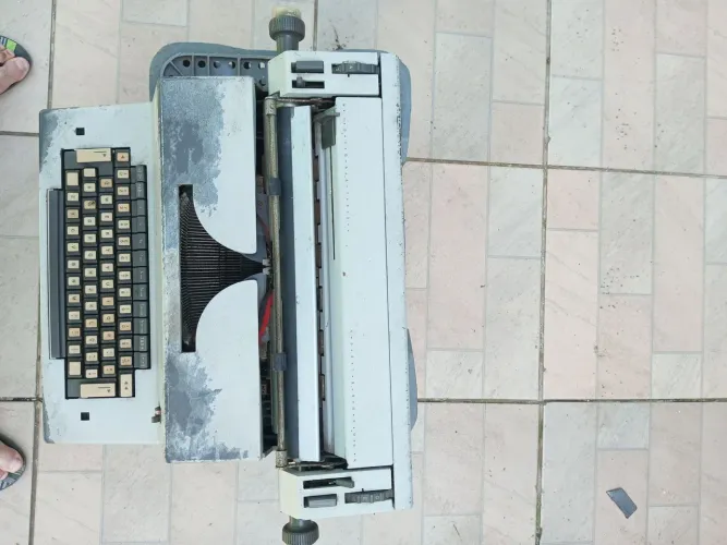Máquina de escrever antiga 