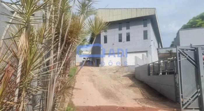 Galpão 3721 m² - 2 docas e pé direito 9 m  Cajamar