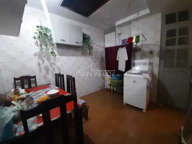 Apartamento - / Residencial / Glória