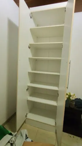 Armário multiuso 2 portas com prateleiras