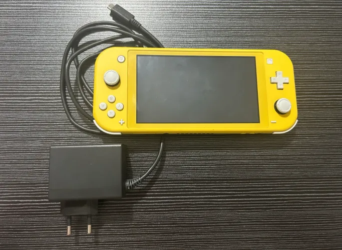 Nintendo Switch Lite + Cartão de memória 128GB