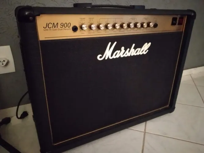 Amplificador Marshall JCM 900 Combo