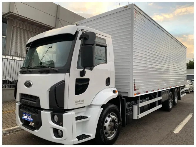 Ford Cargo 2431 Truck Baú