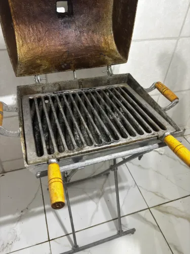 Churrasqueira Portátil Alumínio Fundido com Tampa (Estilo Bafo) - Tamanho G - Com pé