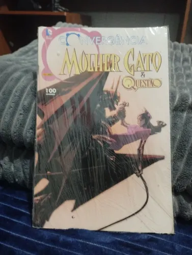 Hq convergência: Mulher Gato e Questão