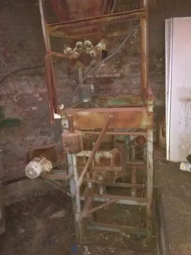 Máquina para fabricação de bloco de concreto (manual)