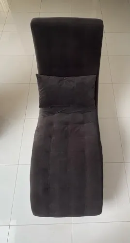 Sofá chaise c almofada 