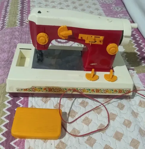Máquina d costura infantil retrô anos 80