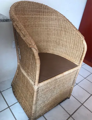 Poltrona em palha natural com assento 