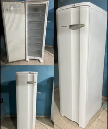 Vendo Freezer Vestical Frost Free Electrolux com 7 gavetas e voltagem 127V.
